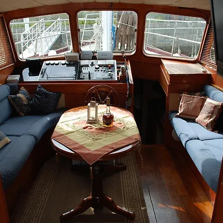 Sail Yacht Hermes Art بوتيل