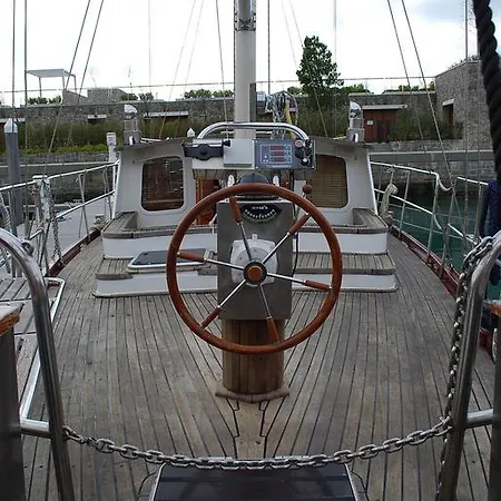 Sail Yacht Hermes Art بوتيل