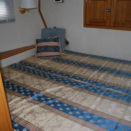Sail Yacht Hermes Art بوتيل سيستيانا