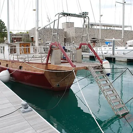 Sail Yacht Hermes Art بوتيل سيستيانا