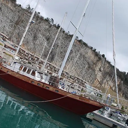 بوتيل Sail Yacht Hermes Art