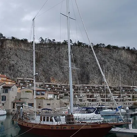 بوتيل Sail Yacht Hermes Art *
