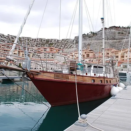 بوتيل Sail Yacht Hermes Art سيستيانا